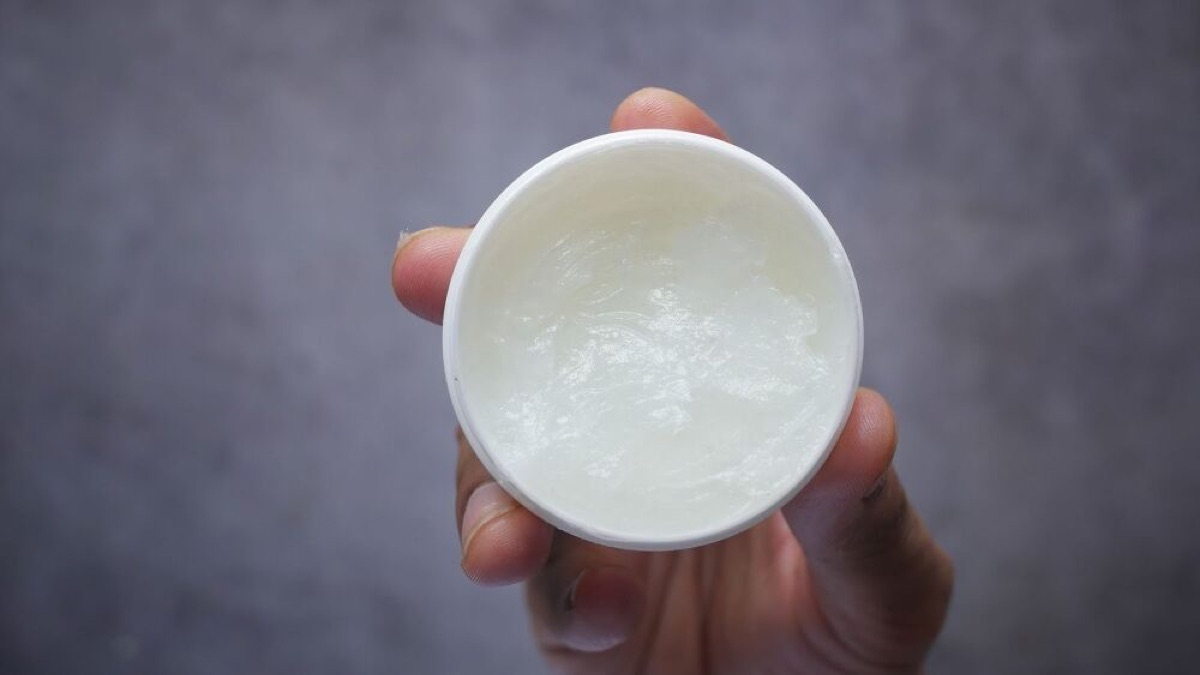 DIY Vaseline perfume - image via Canva